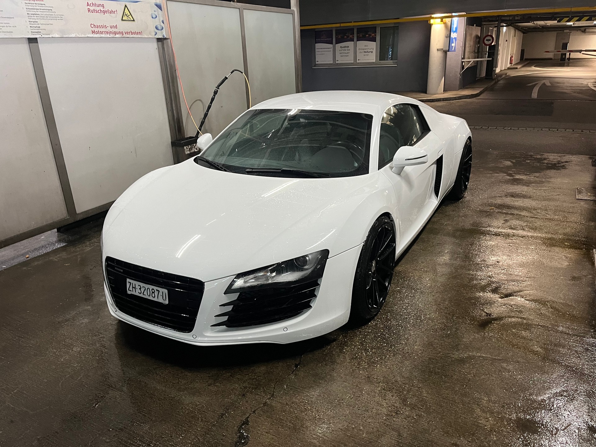 AUDI R8 Coupé 4.2-image-5