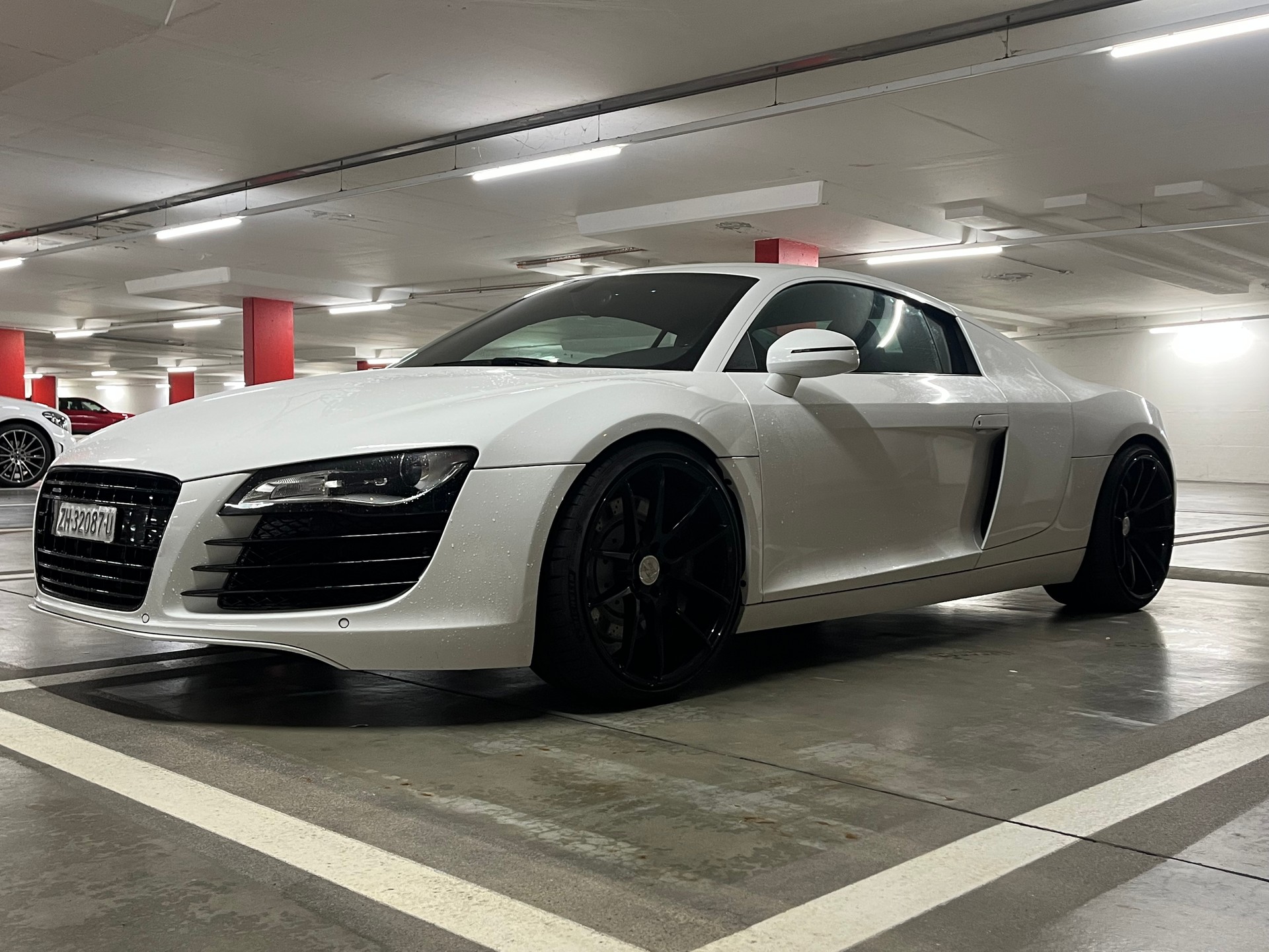 AUDI R8 Coupé 4.2-image-3