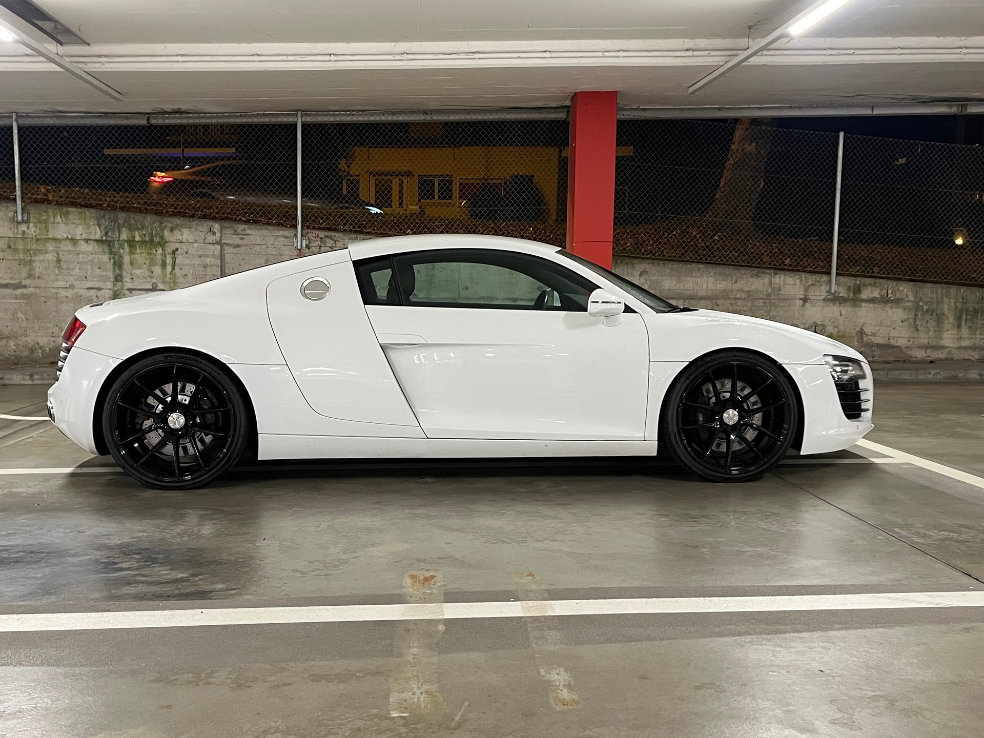 AUDI R8 Coupé 4.2-image-2
