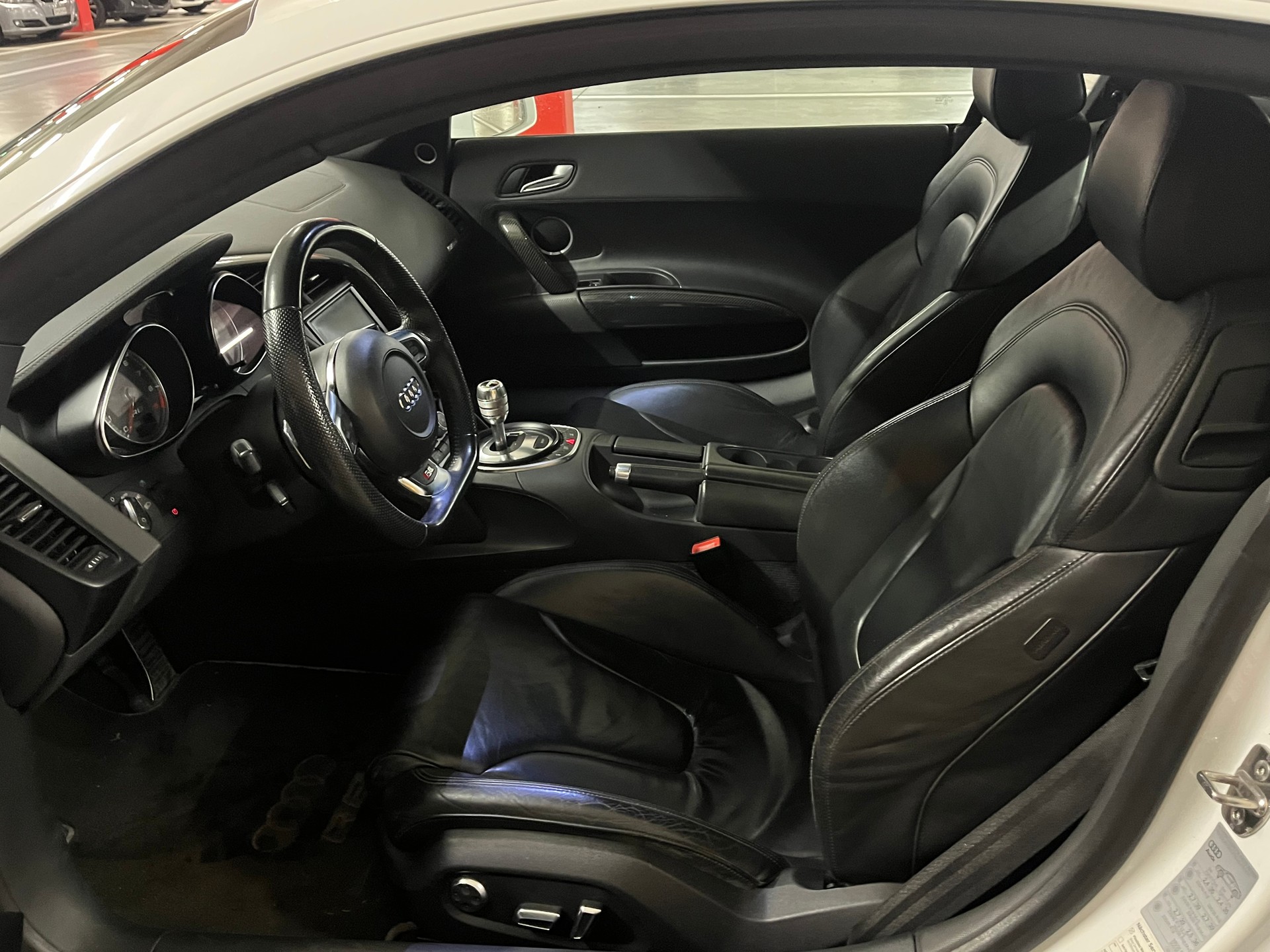 AUDI R8 Coupé 4.2-image-10