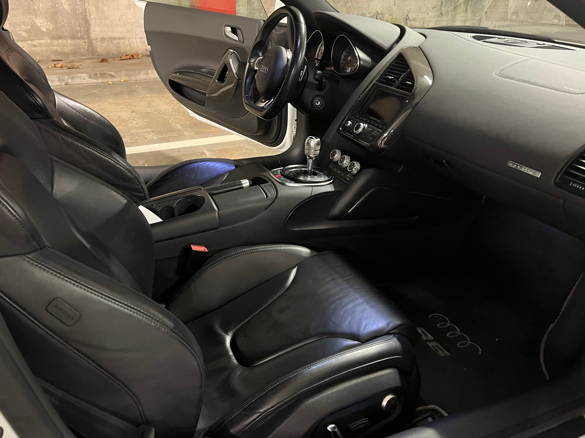 AUDI R8 Coupé 4.2-image-11