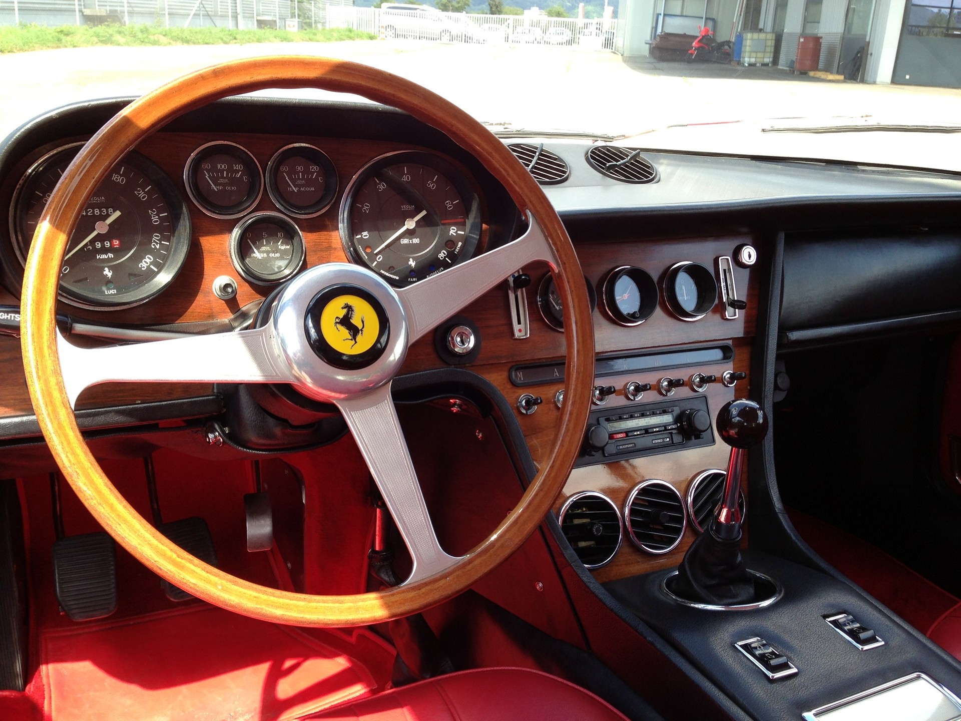 FERRARI 365 GT 2+2-image-8