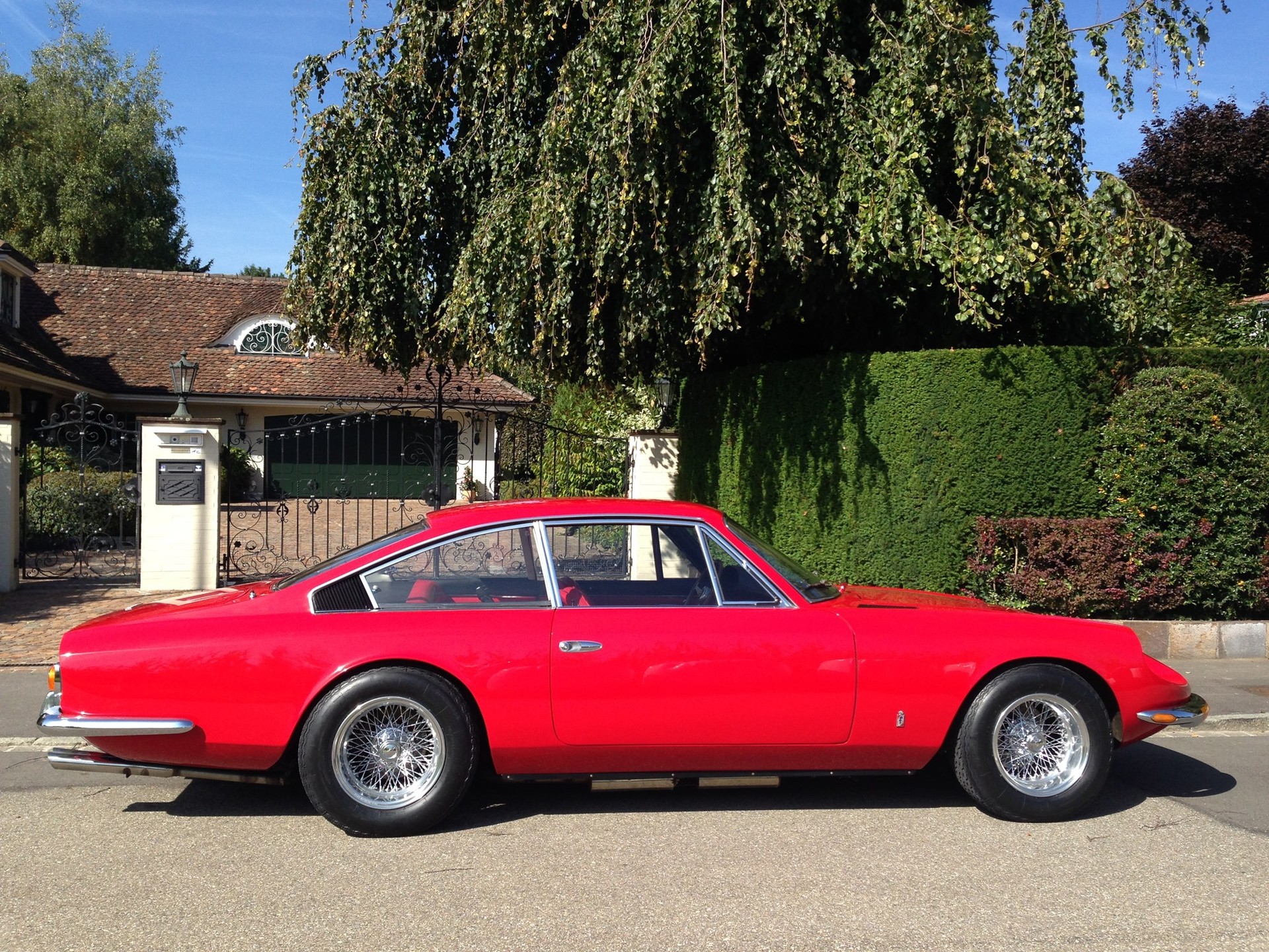 FERRARI 365 GT 2+2-image-1