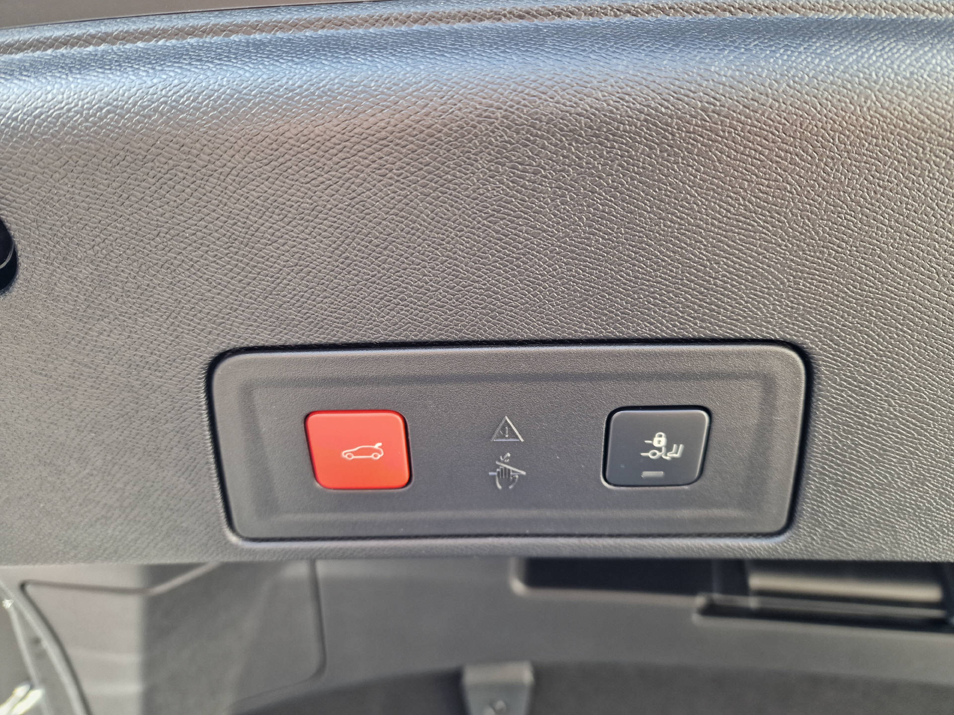 PEUGEOT 508 1.5 BlueHDi Allure-image-13