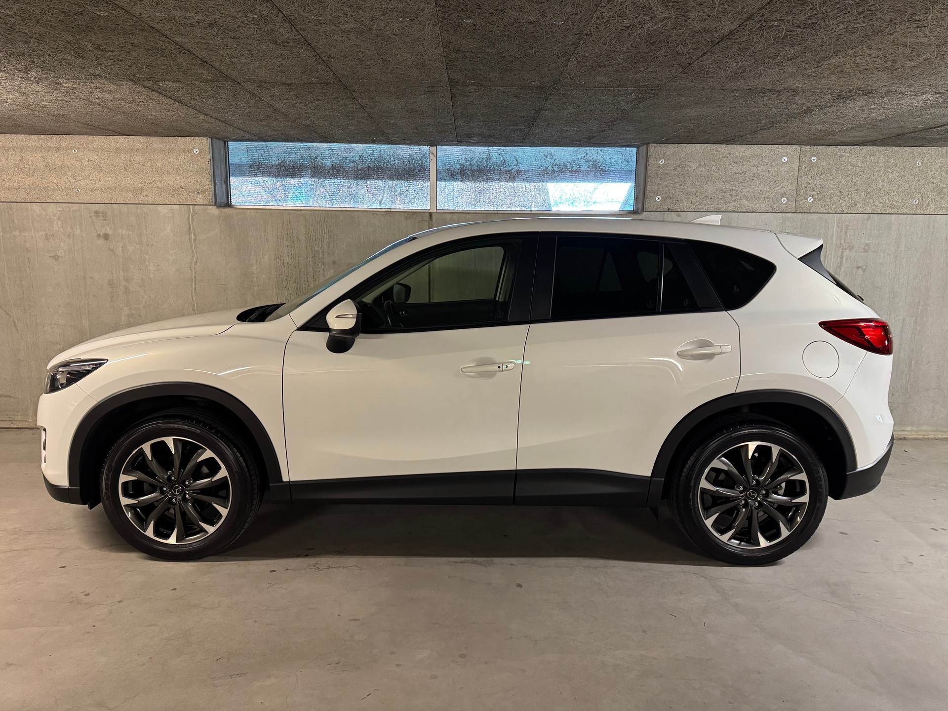 MAZDA CX-5 2.2 D HP Revolution AWD Automatic-image-1