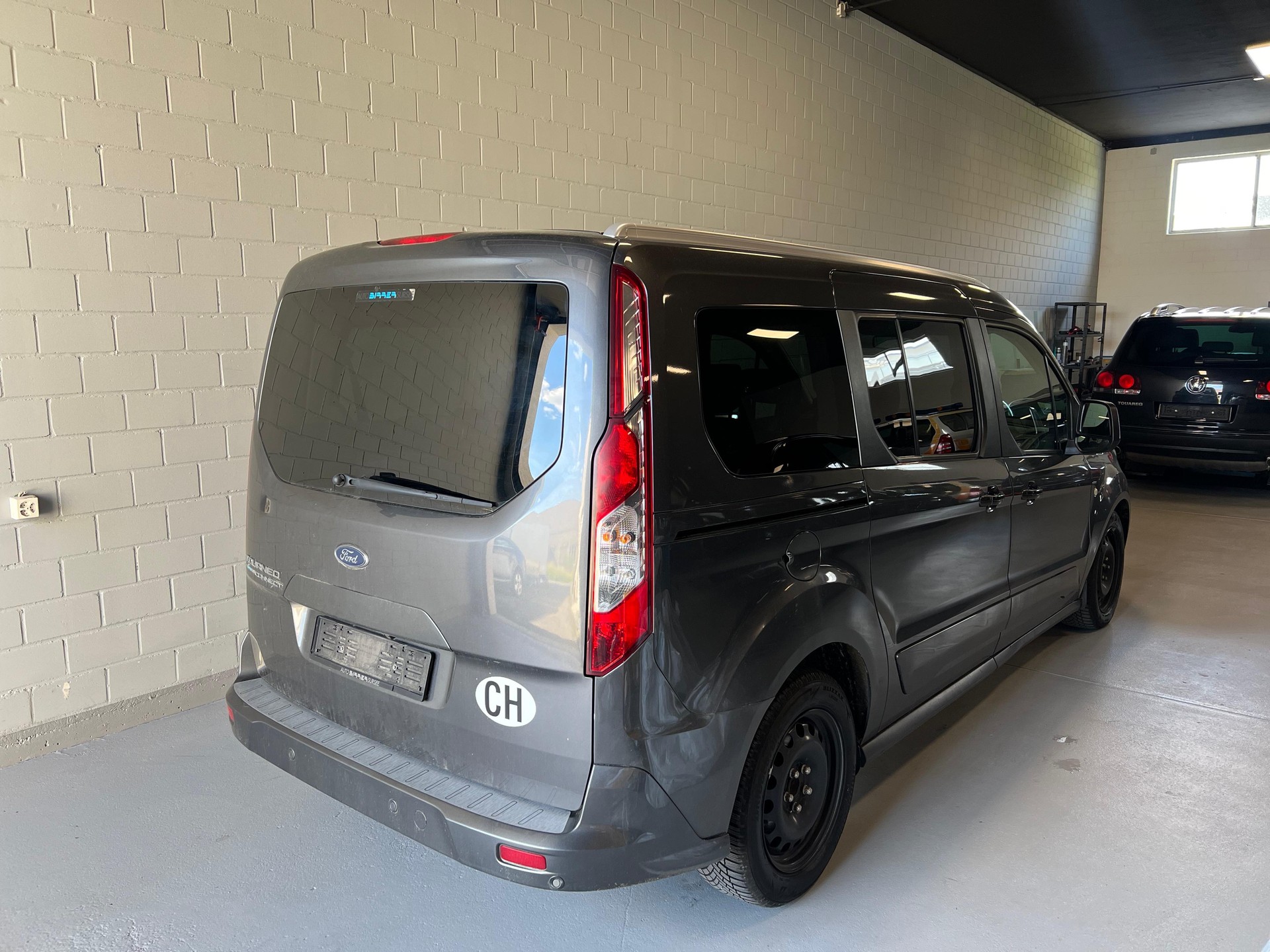 FORD TOURNEO CONNECT-image-3