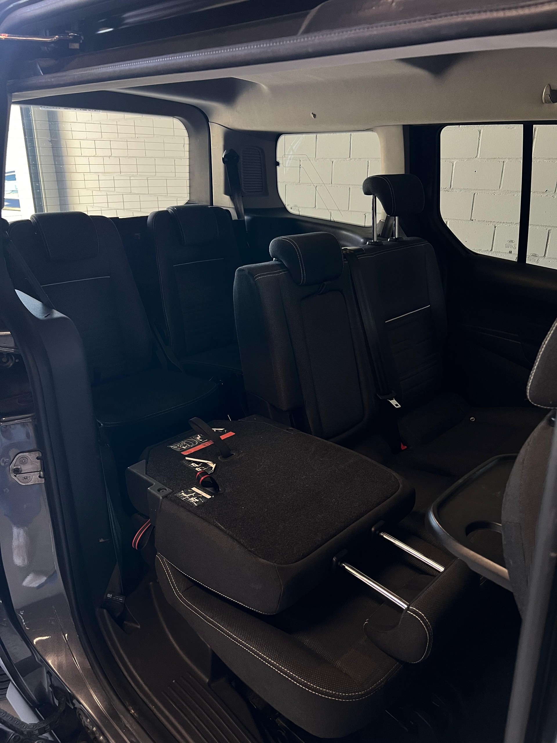 FORD TOURNEO CONNECT-image-9