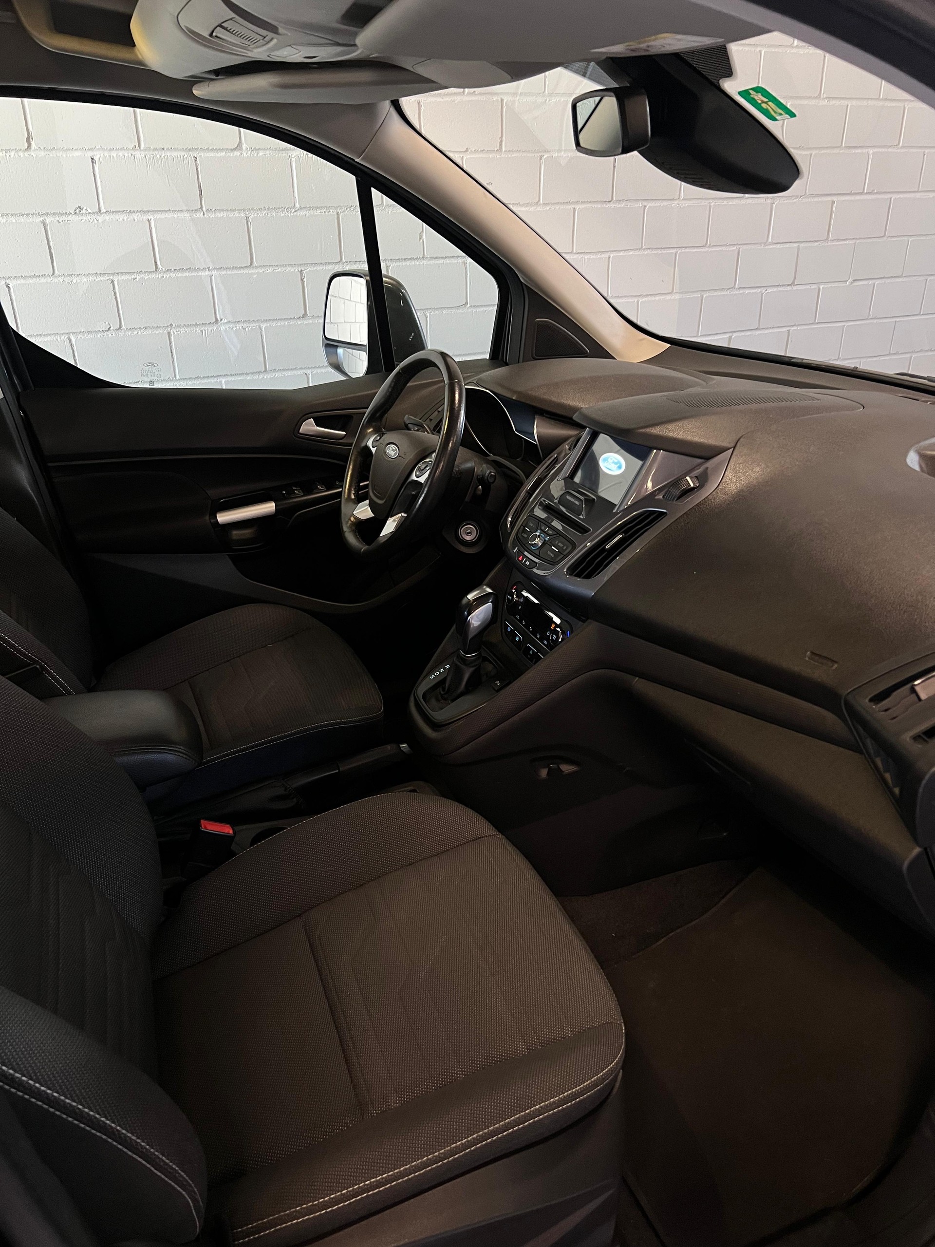 FORD TOURNEO CONNECT-image-12