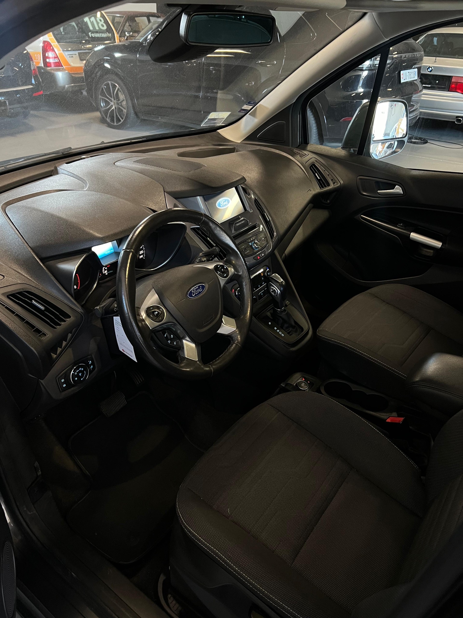 FORD TOURNEO CONNECT-image-8