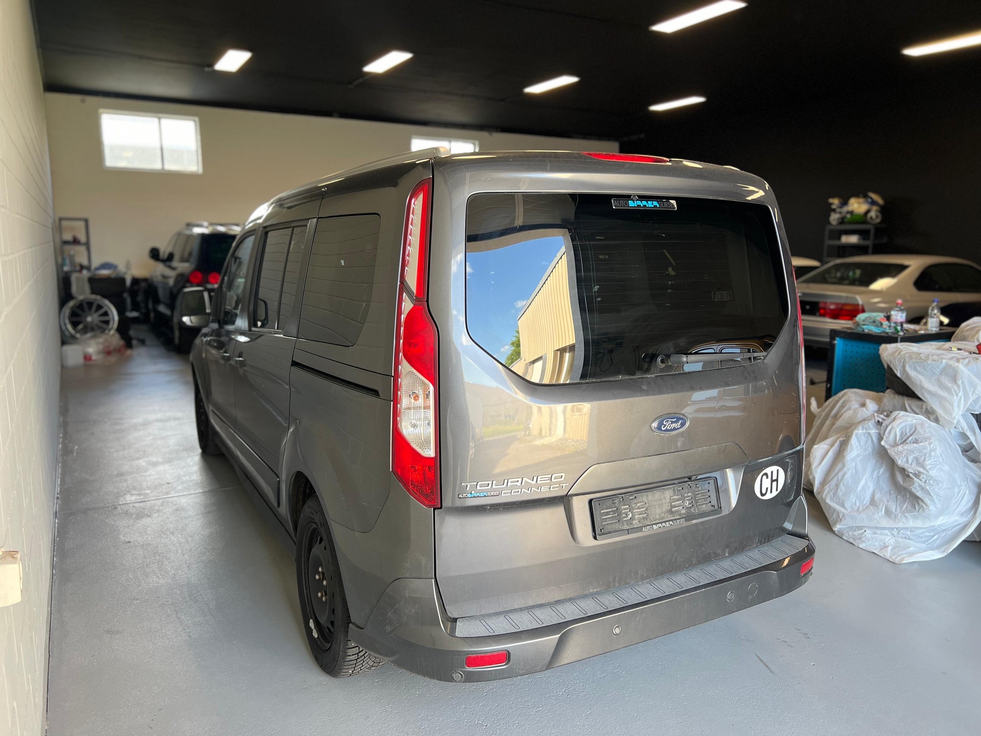 FORD TOURNEO CONNECT-image-2