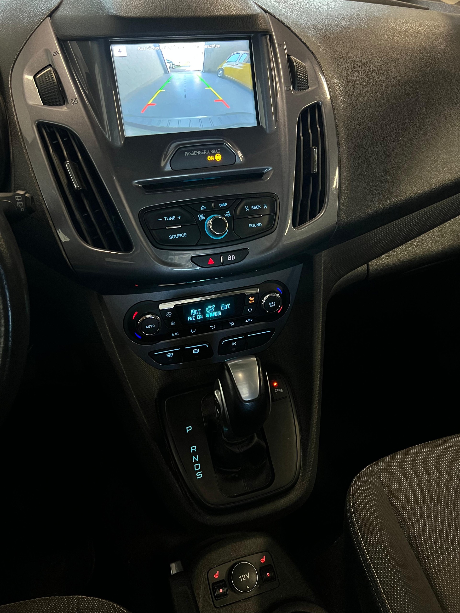 FORD TOURNEO CONNECT-image-11