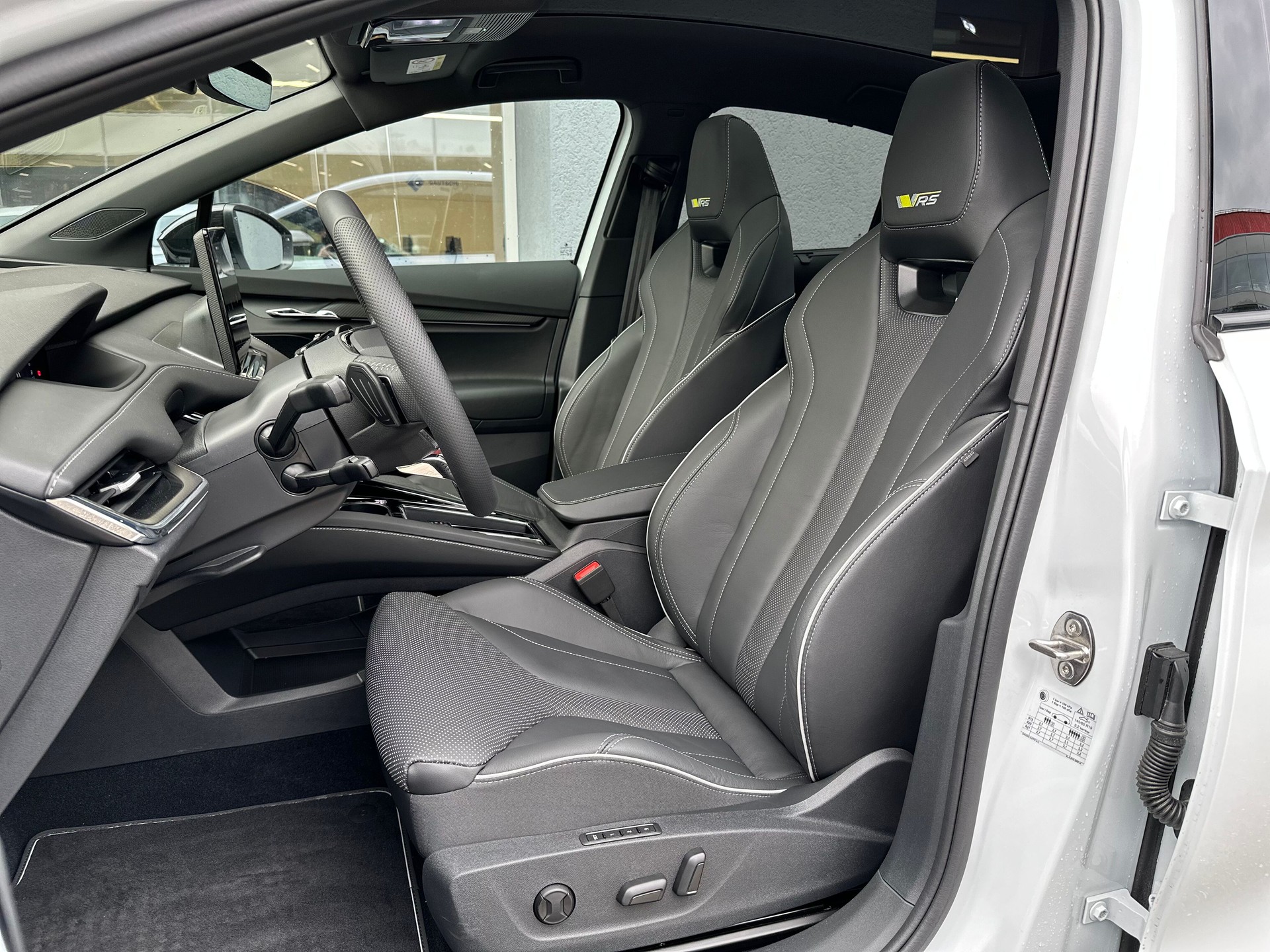 SKODA Enyaq Coupé RS iV 80 4x4-image-5