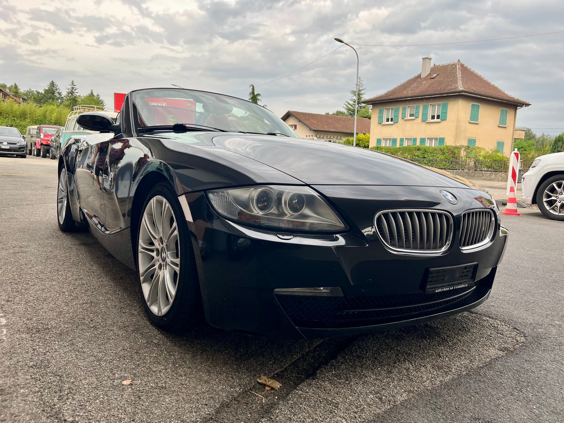 BMW Z4 3.0si Roadster-showroom-element-3