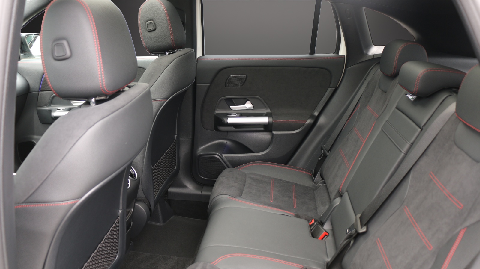 MERCEDES-BENZ GLA 200 7G-DCT Night Star-image-9