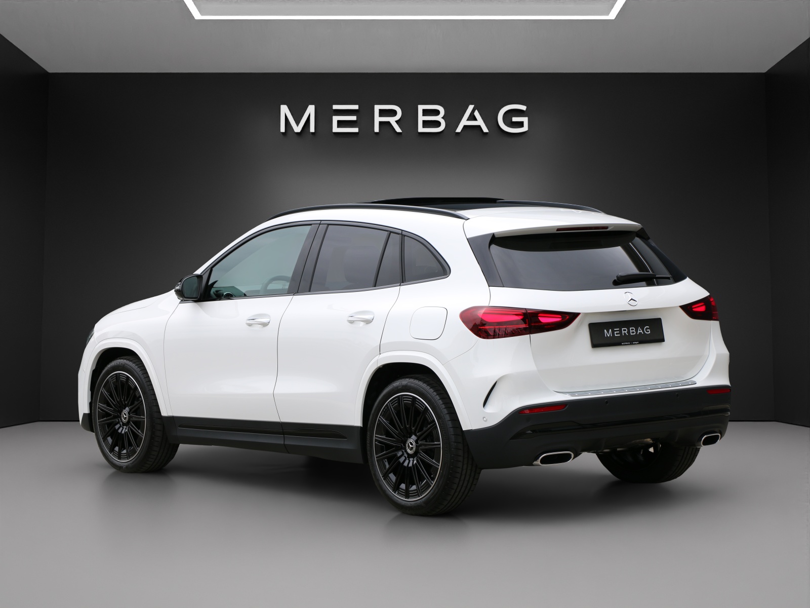 MERCEDES-BENZ GLA 200 7G-DCT Night Star-image-2