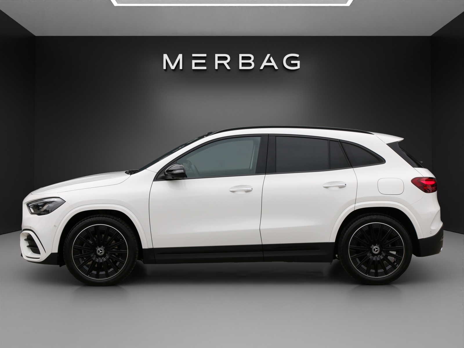 MERCEDES-BENZ GLA 200 7G-DCT Night Star-image-1