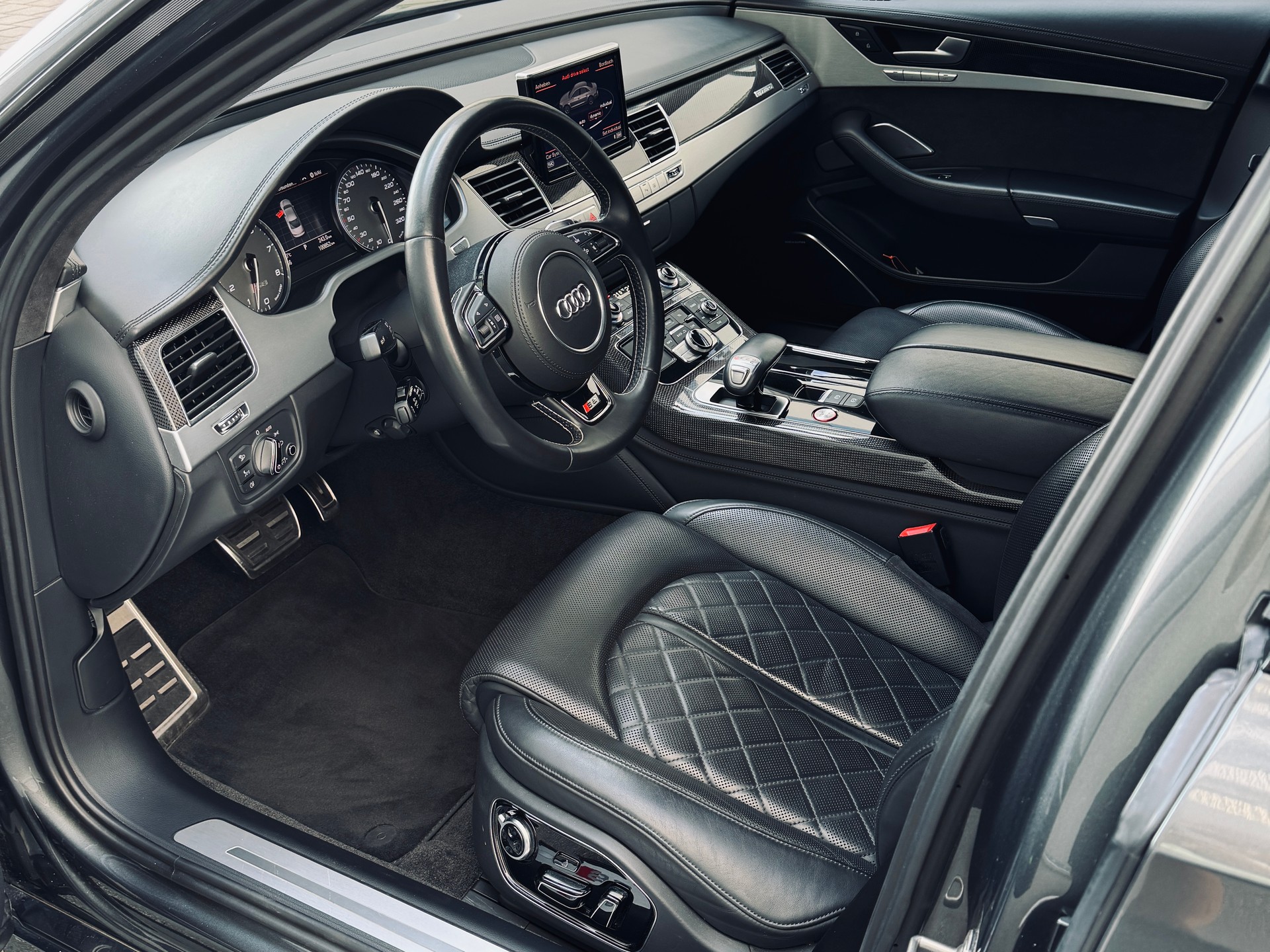 AUDI S8 4.0 TFSI V8 quattro tiptronic-image-8