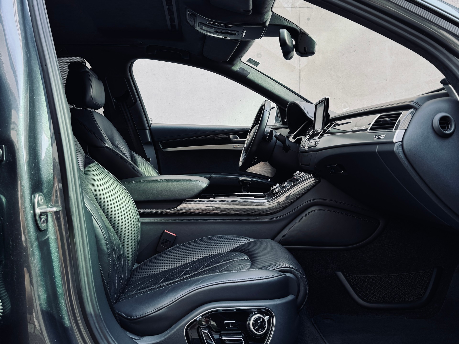 AUDI S8 4.0 TFSI V8 quattro tiptronic-image-9
