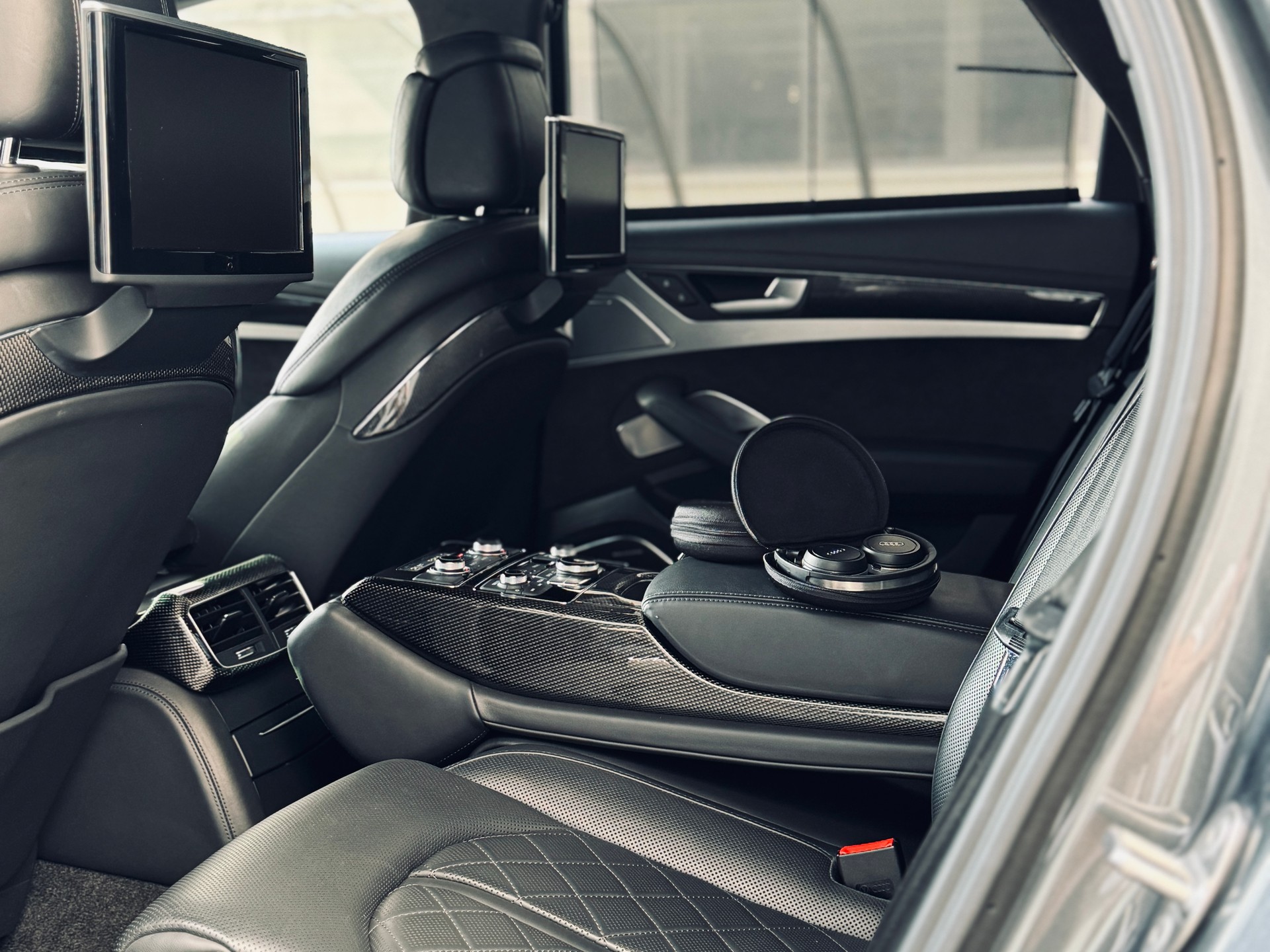 AUDI S8 4.0 TFSI V8 quattro tiptronic-image-10