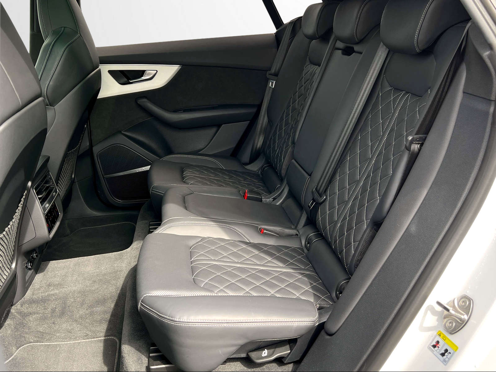 AUDI SQ8 TFSI quattro tiptronic-image-7