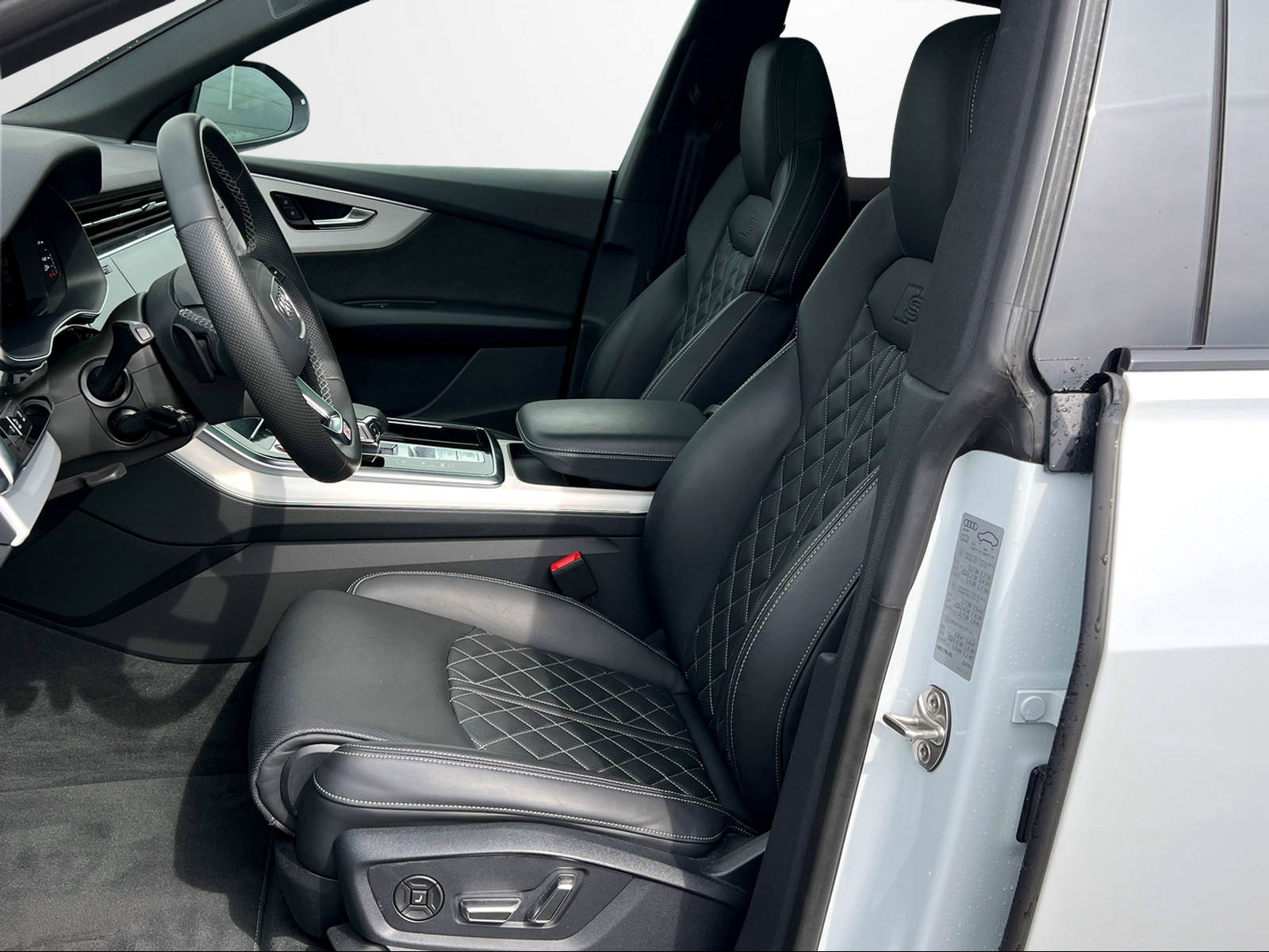 AUDI SQ8 TFSI quattro tiptronic-image-4