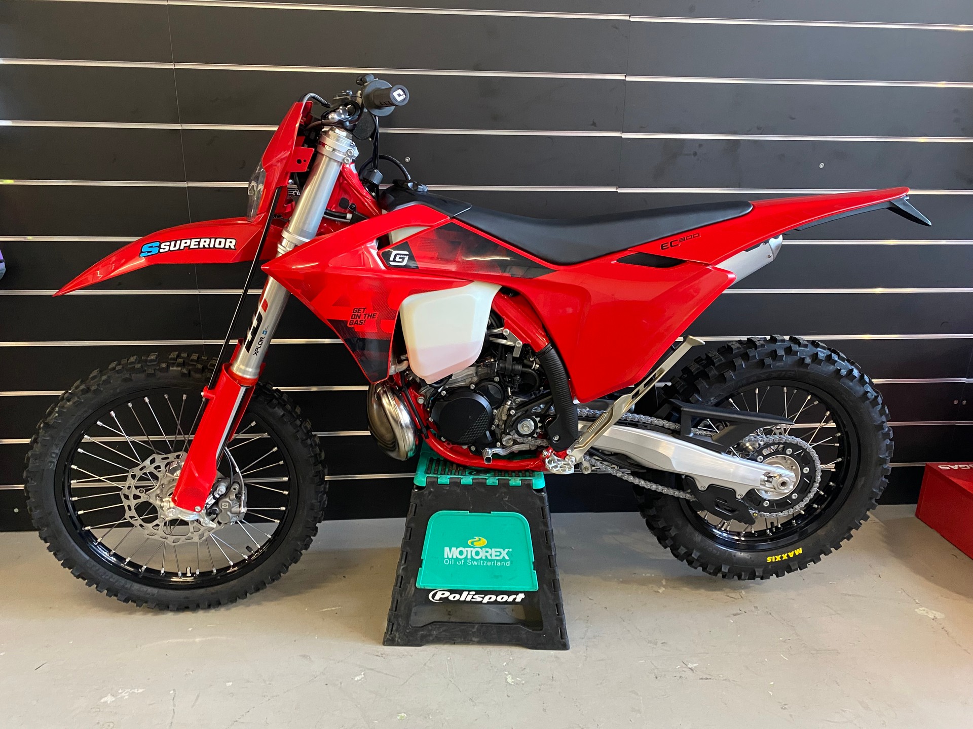 GASGAS EC 300 2026-showroom-element-3