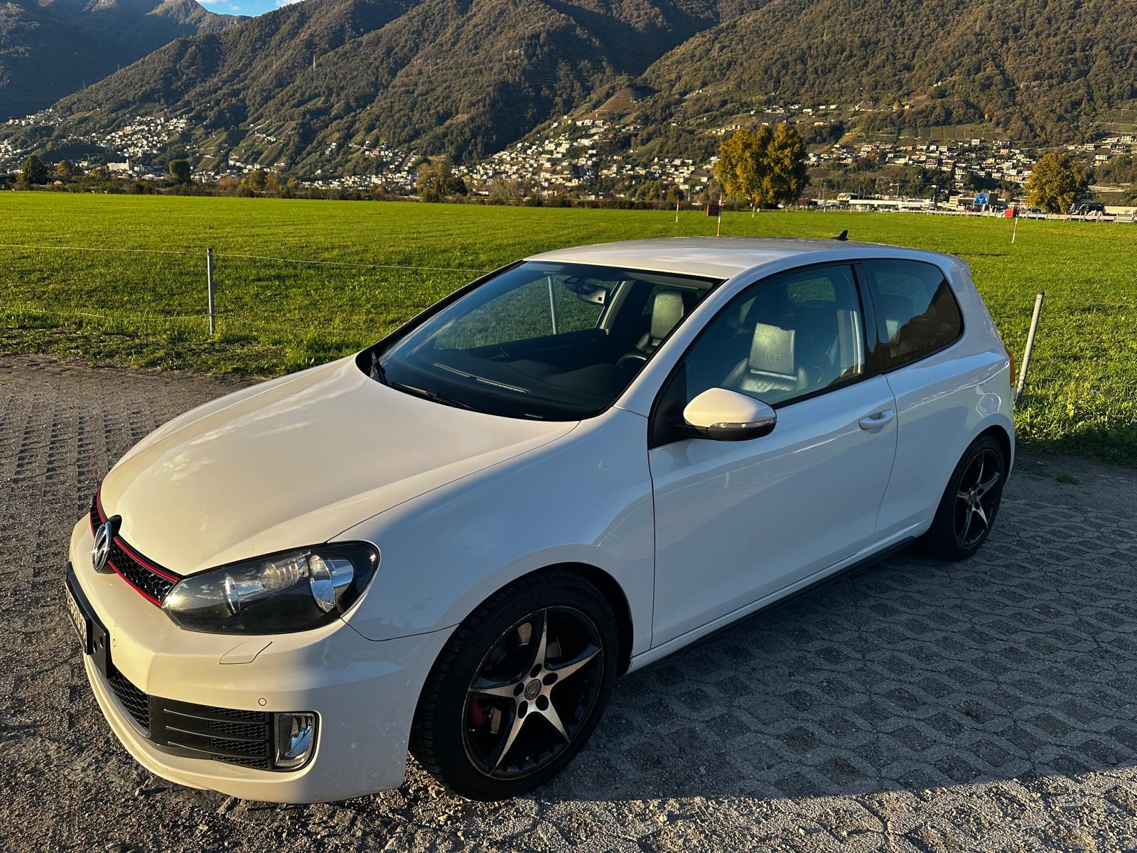VW Golf 2.0 TSI GTI-image-1