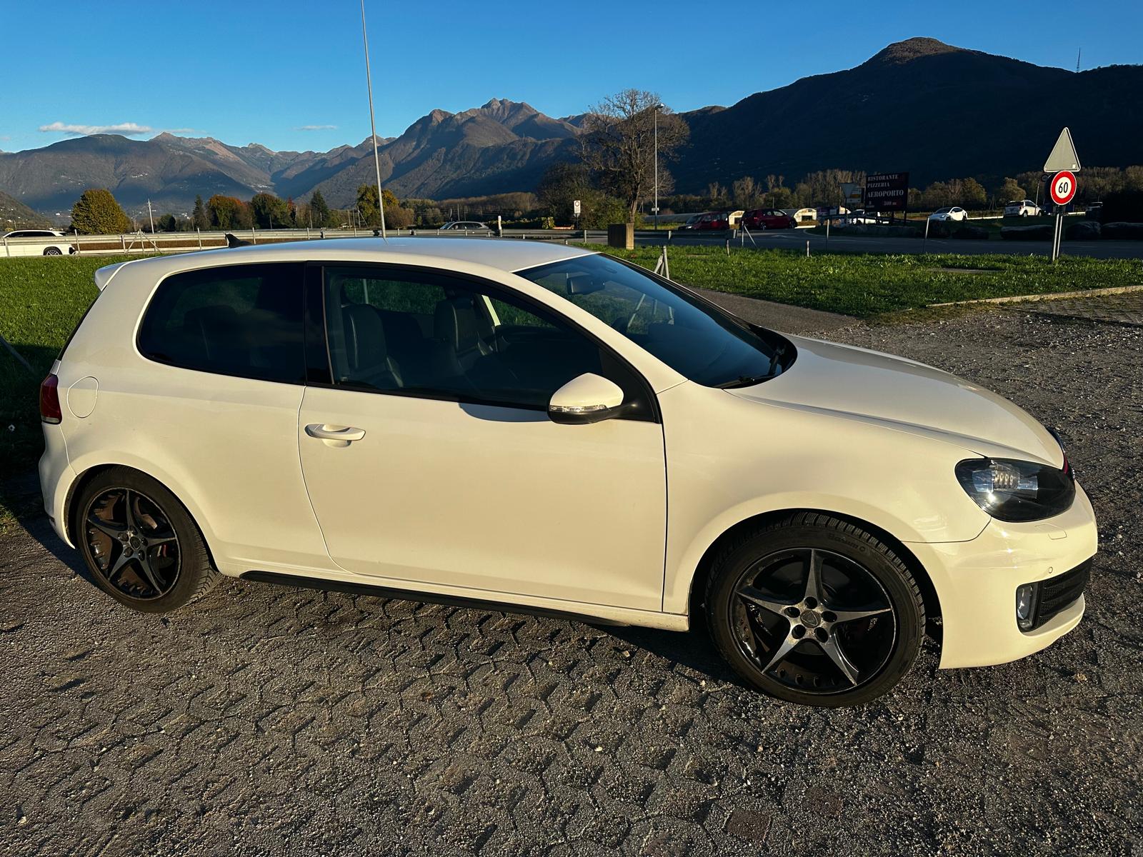 VW Golf 2.0 TSI GTI-image-2
