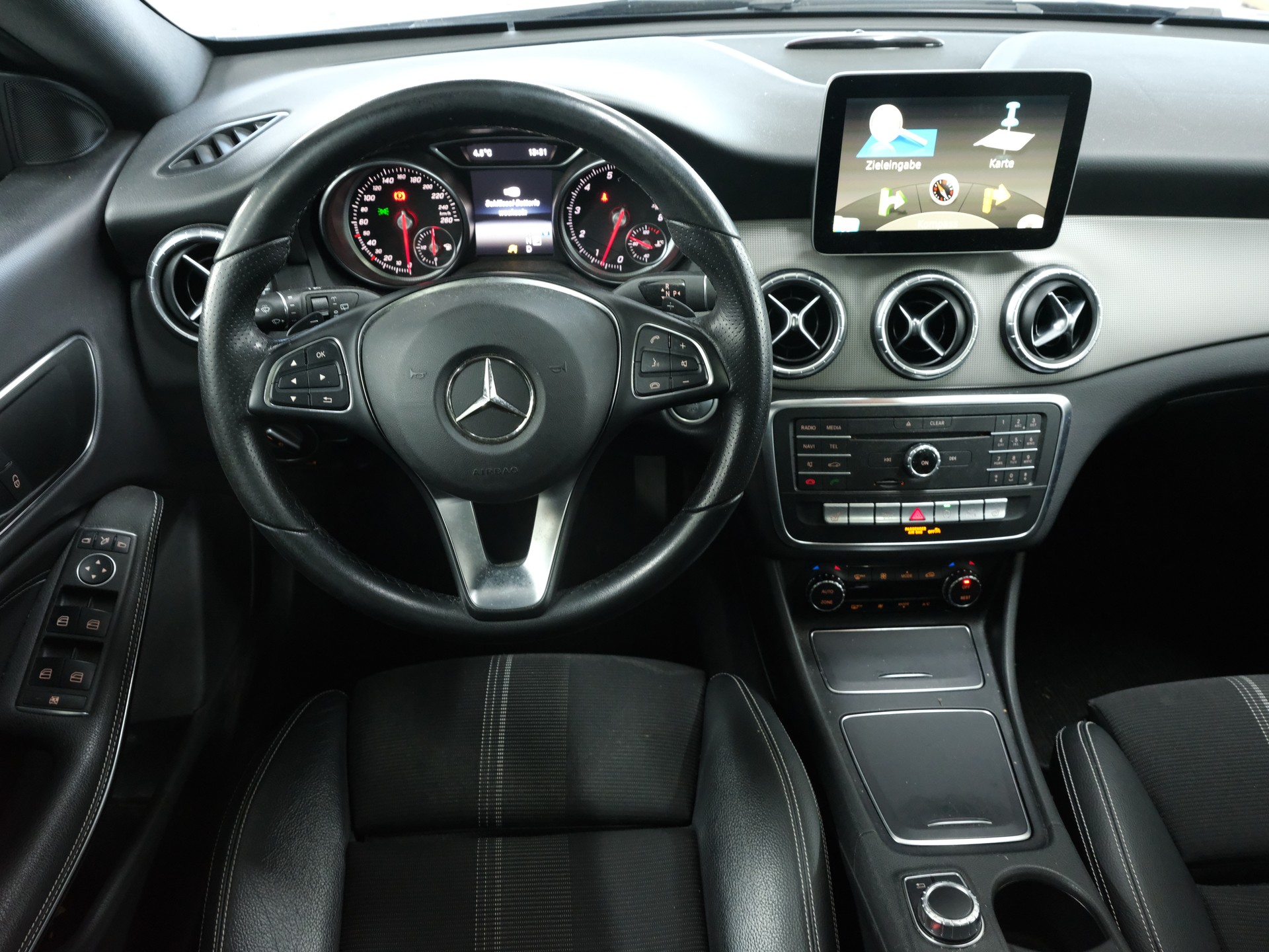 MERCEDES-BENZ CLA Shooting Brake 200 7G-DCT-image-11