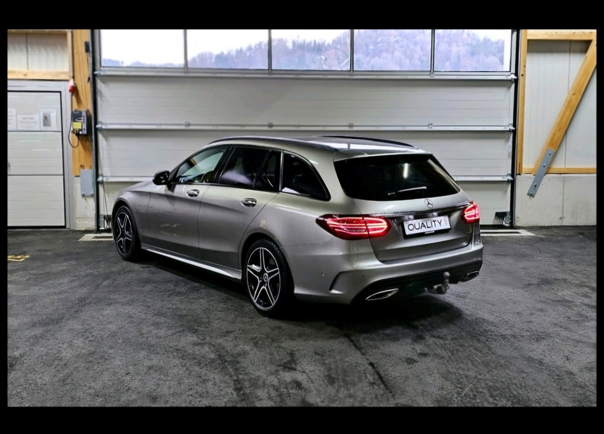MERCEDES-BENZ C 200 Swiss Star AMG Line 4M 9G-Tronic-image-3