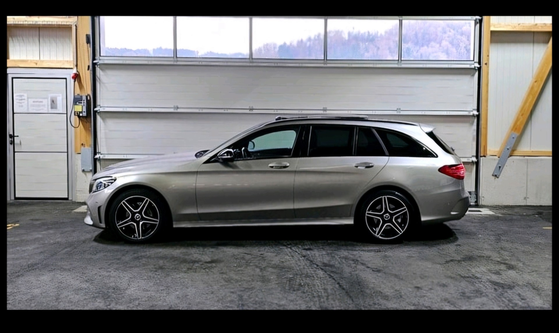 MERCEDES-BENZ C 200 Swiss Star AMG Line 4M 9G-Tronic-image-2