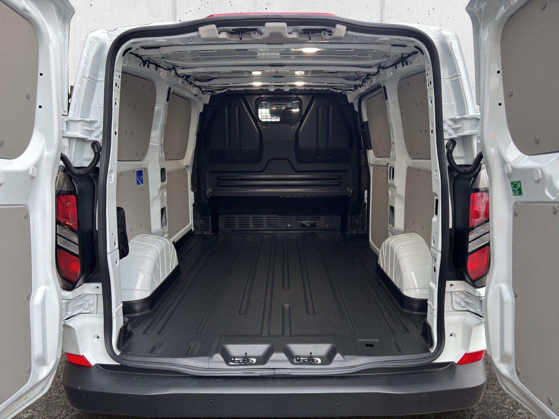 FORD Transit C Van 320 L1 2.0 EcoBlue 136 Trend-image-8