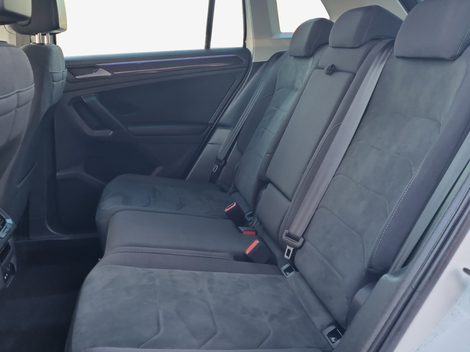VW Tiguan 2.0 TDI SCR Elegance 4Motion DSG-image-11