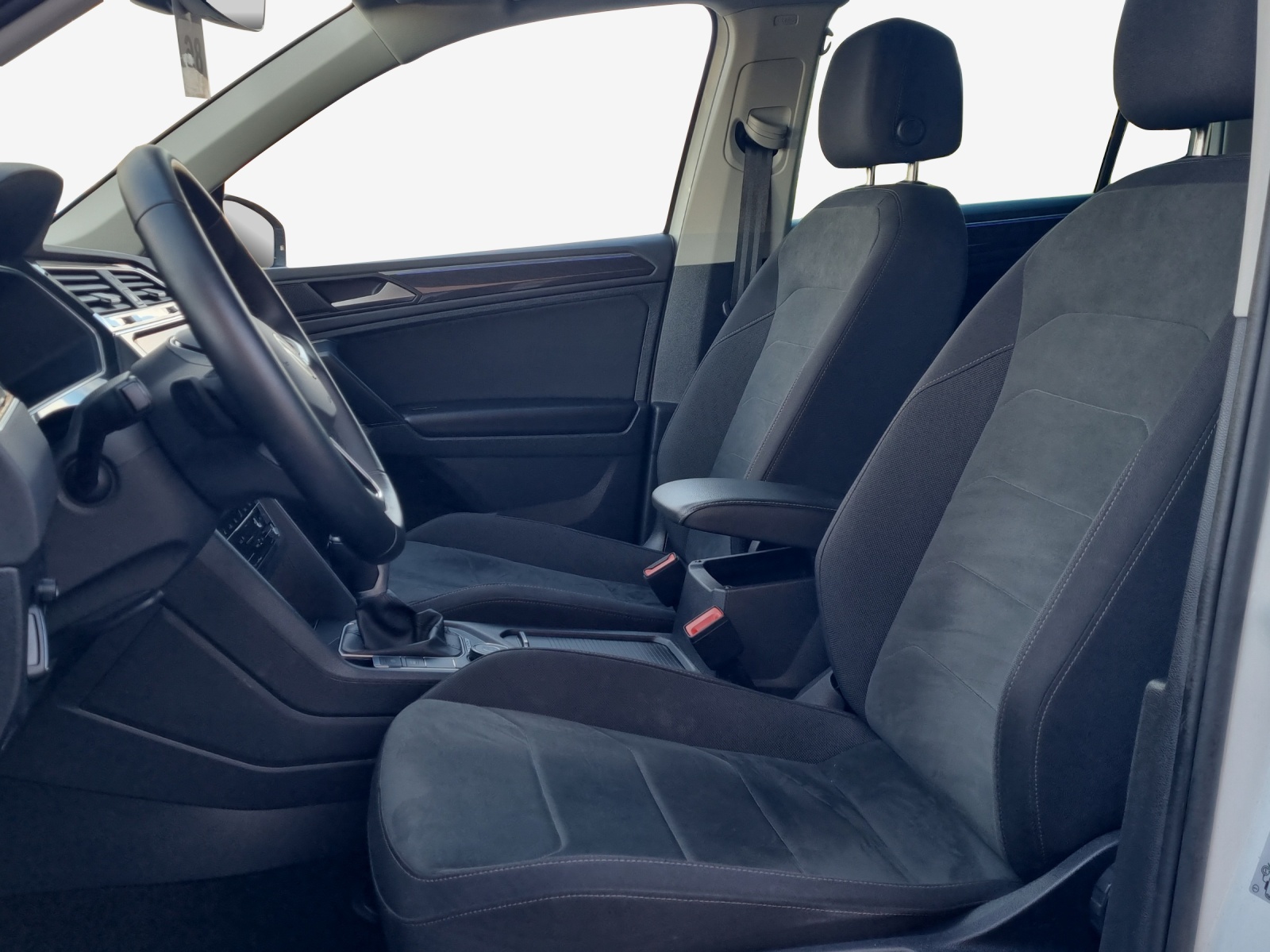 VW Tiguan 2.0 TDI SCR Elegance 4Motion DSG-image-7
