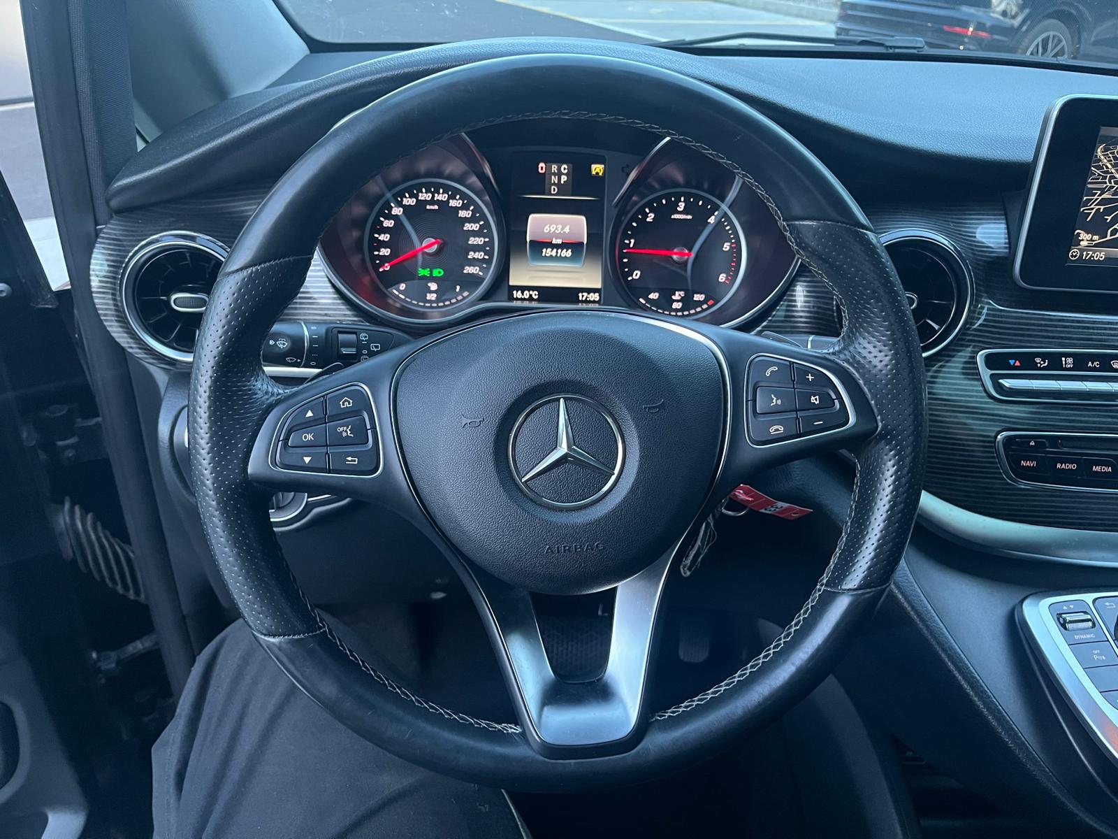 MERCEDES-BENZ V 250 d lang Avantgarde 4Matic 9G-Tronic-image-8