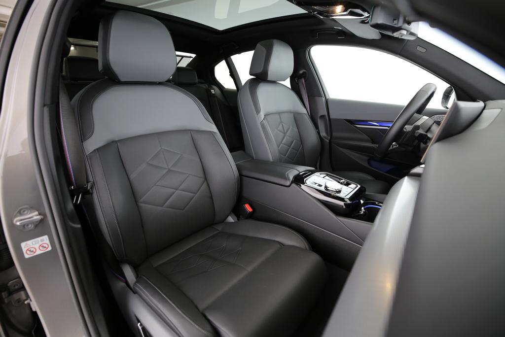 BMW 550e xDrive-image-13