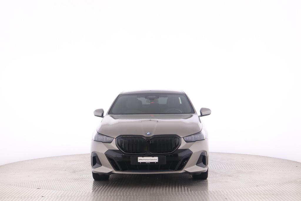 BMW 550e xDrive-image-10