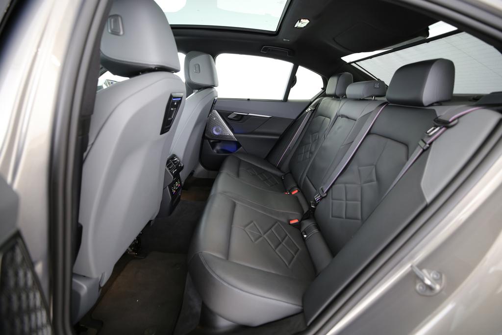 BMW 550e xDrive-image-14
