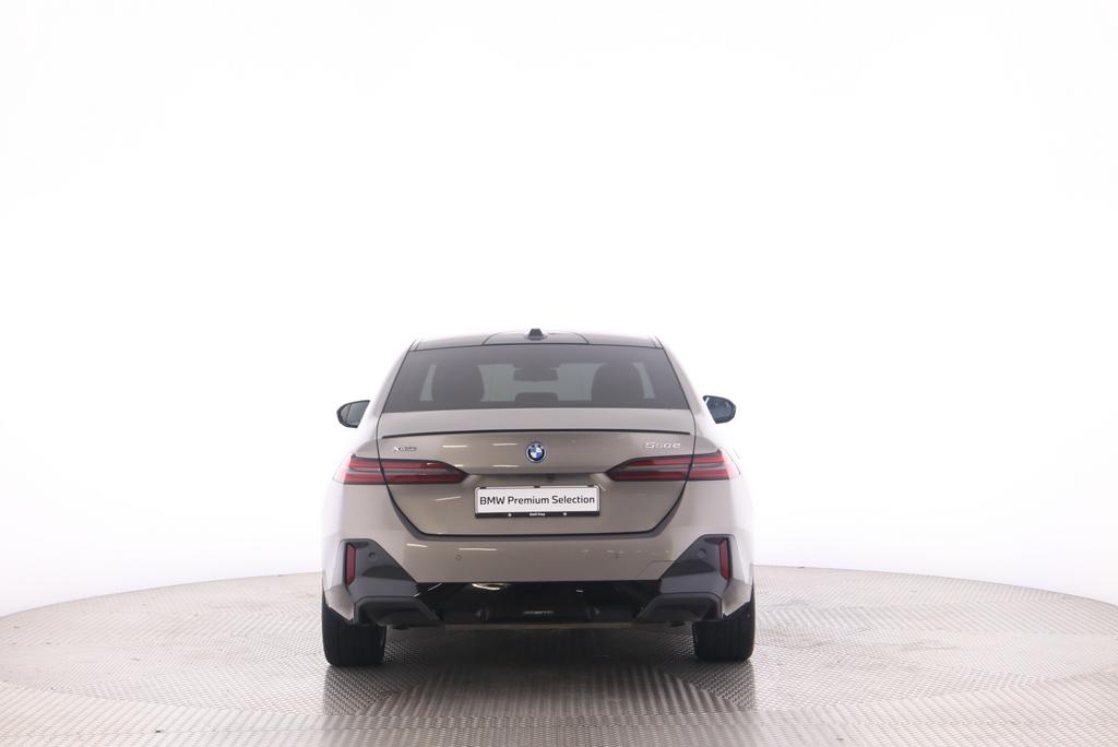 BMW 550e xDrive-image-11