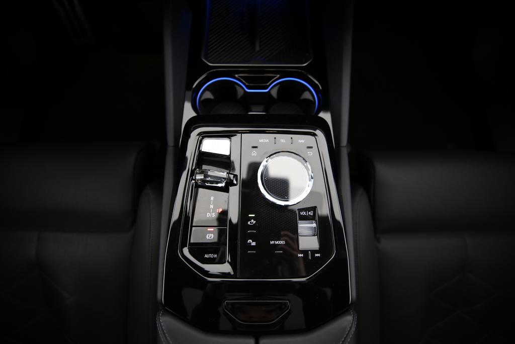 BMW 550e xDrive-image-9