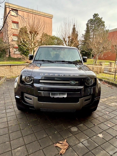 LAND ROVER Defender 110 3.0 D I6 250 X-Dynamic SE AWD AT8-image-0