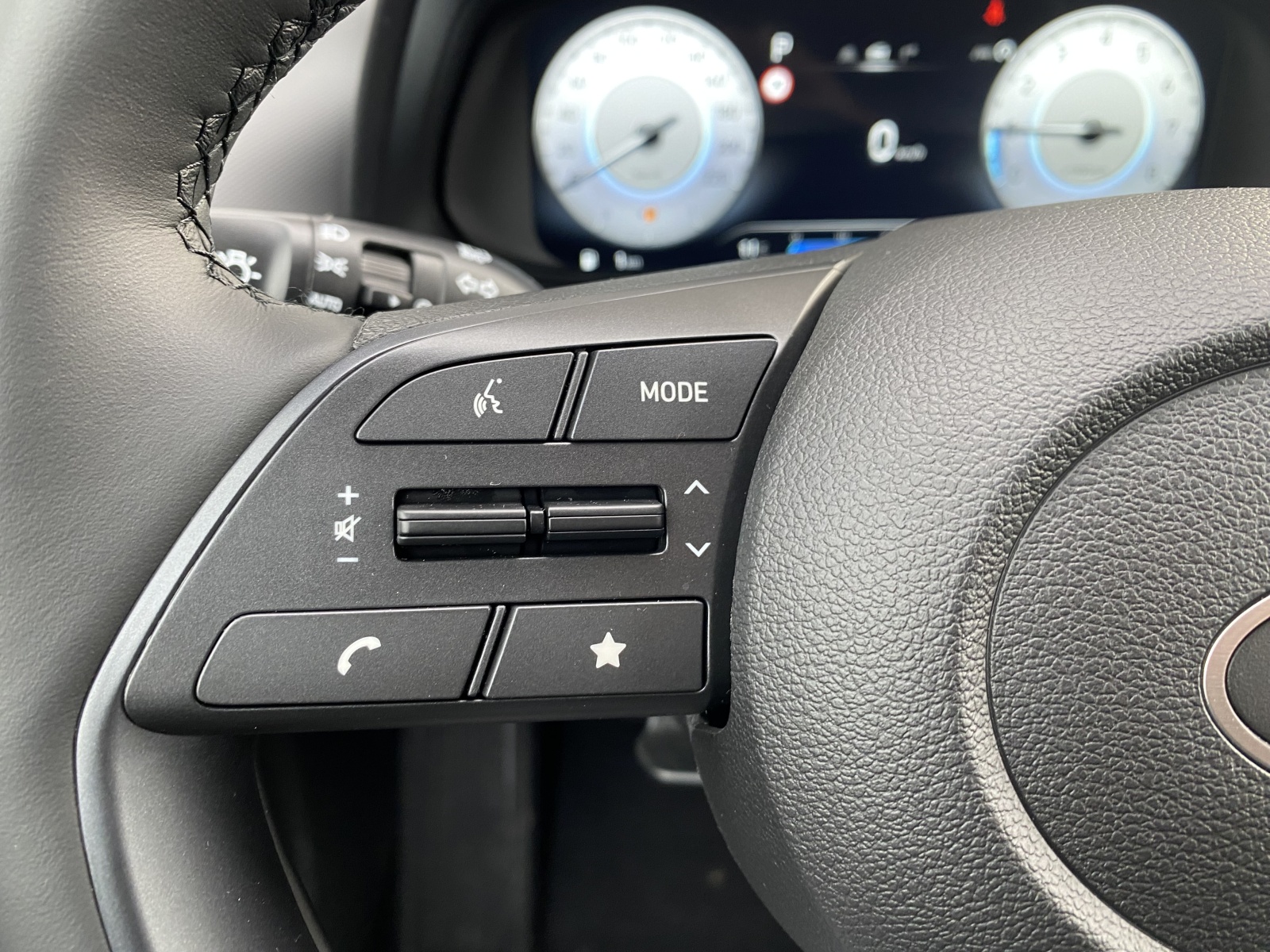 HYUNDAI i20 1.0 T-GDi Amplia DCT-image-13