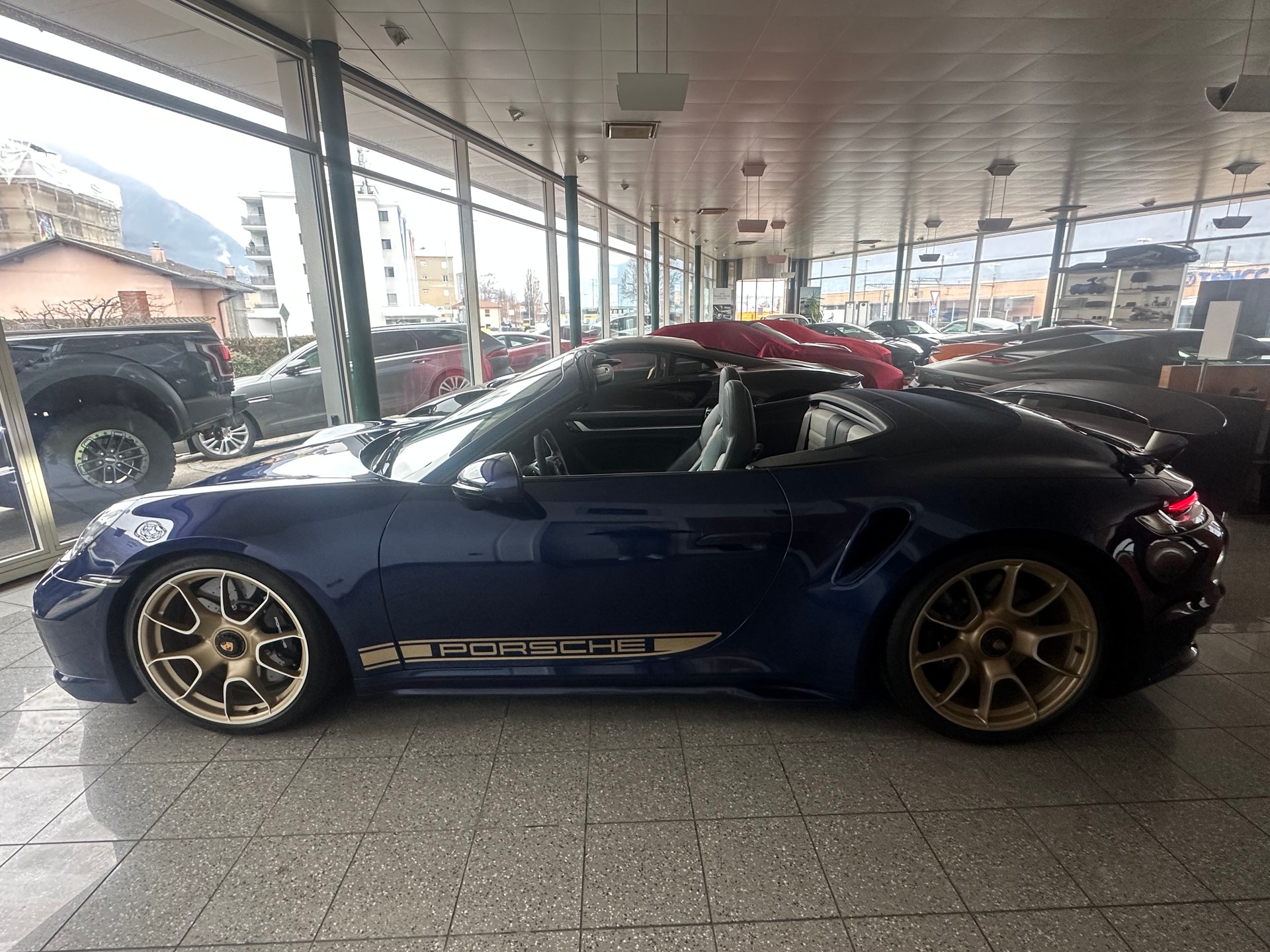 PORSCHE 911 Turbo S Cabriolet PDK-image-4