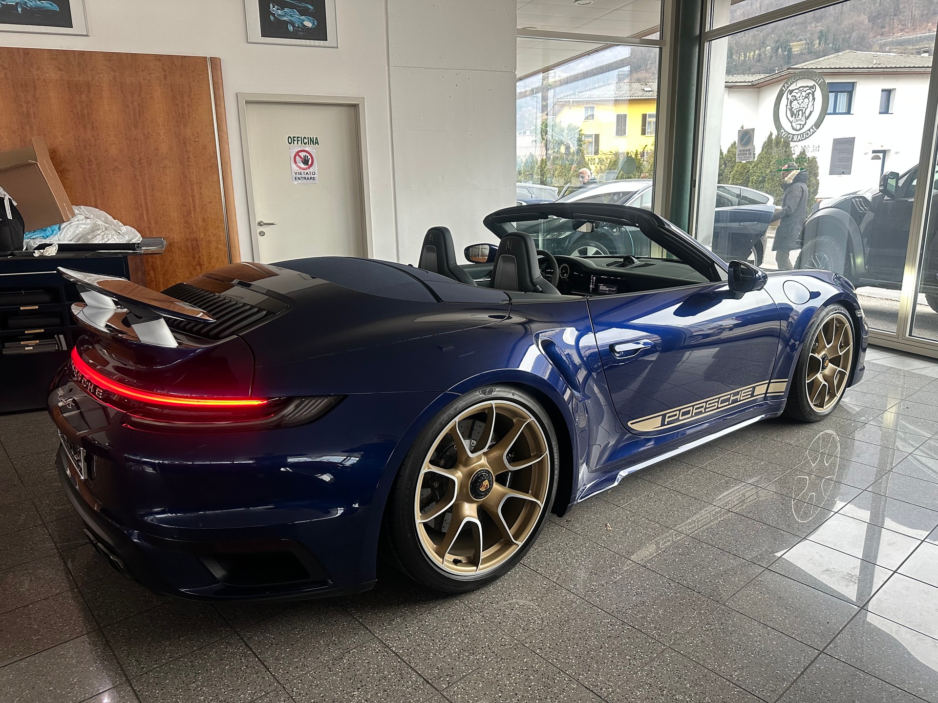 PORSCHE 911 Turbo S Cabriolet PDK-image-2