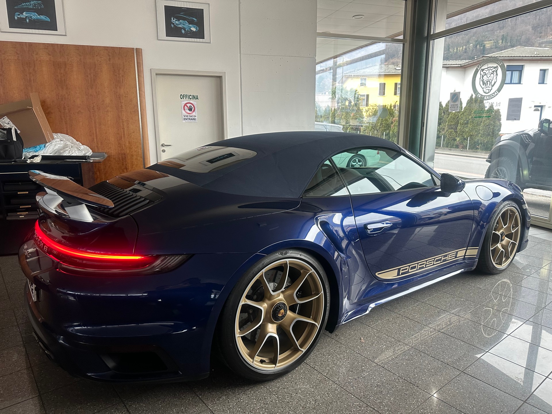 PORSCHE 911 Turbo S Cabriolet PDK-image-3