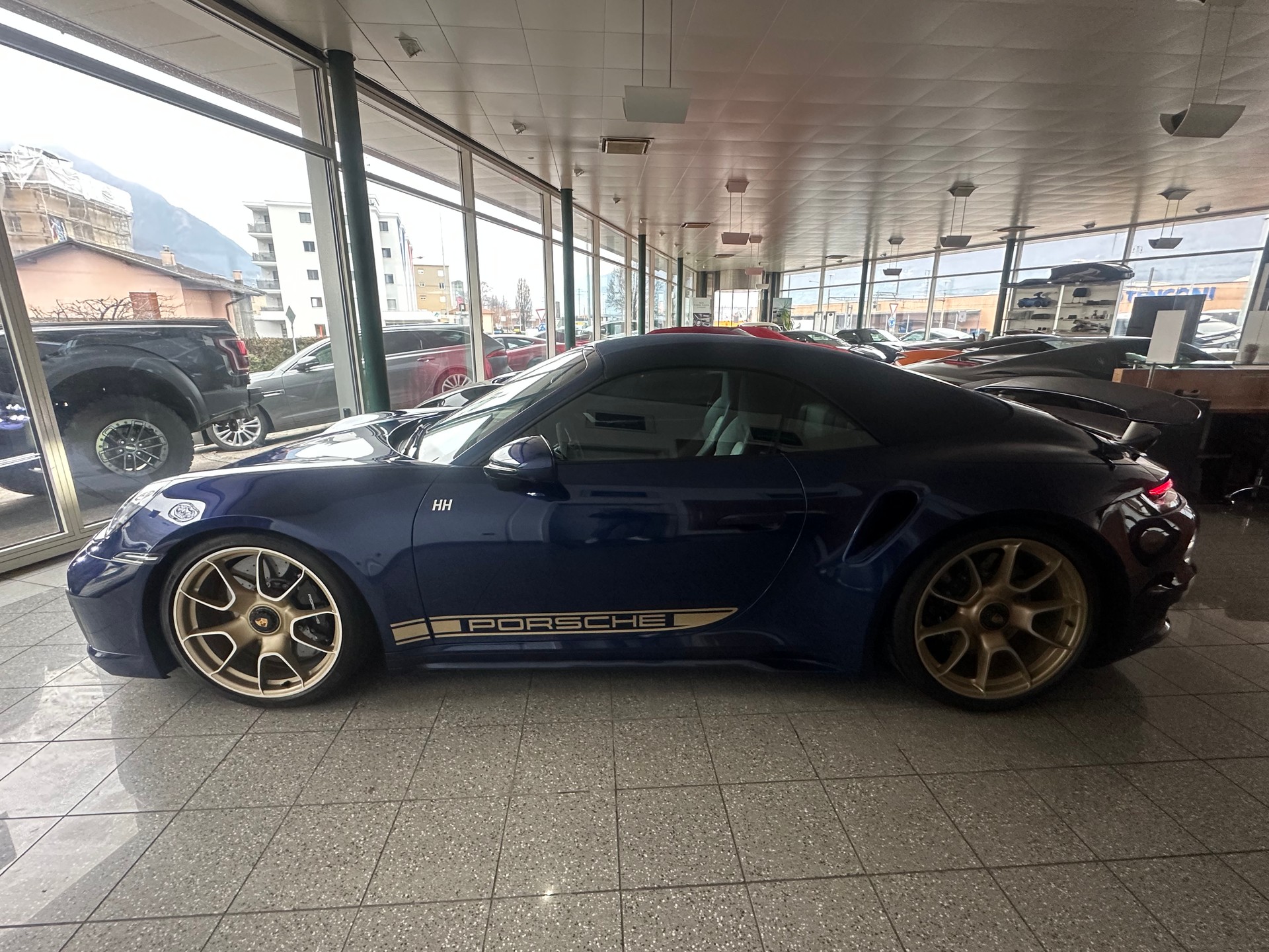 PORSCHE 911 Turbo S Cabriolet PDK-image-5