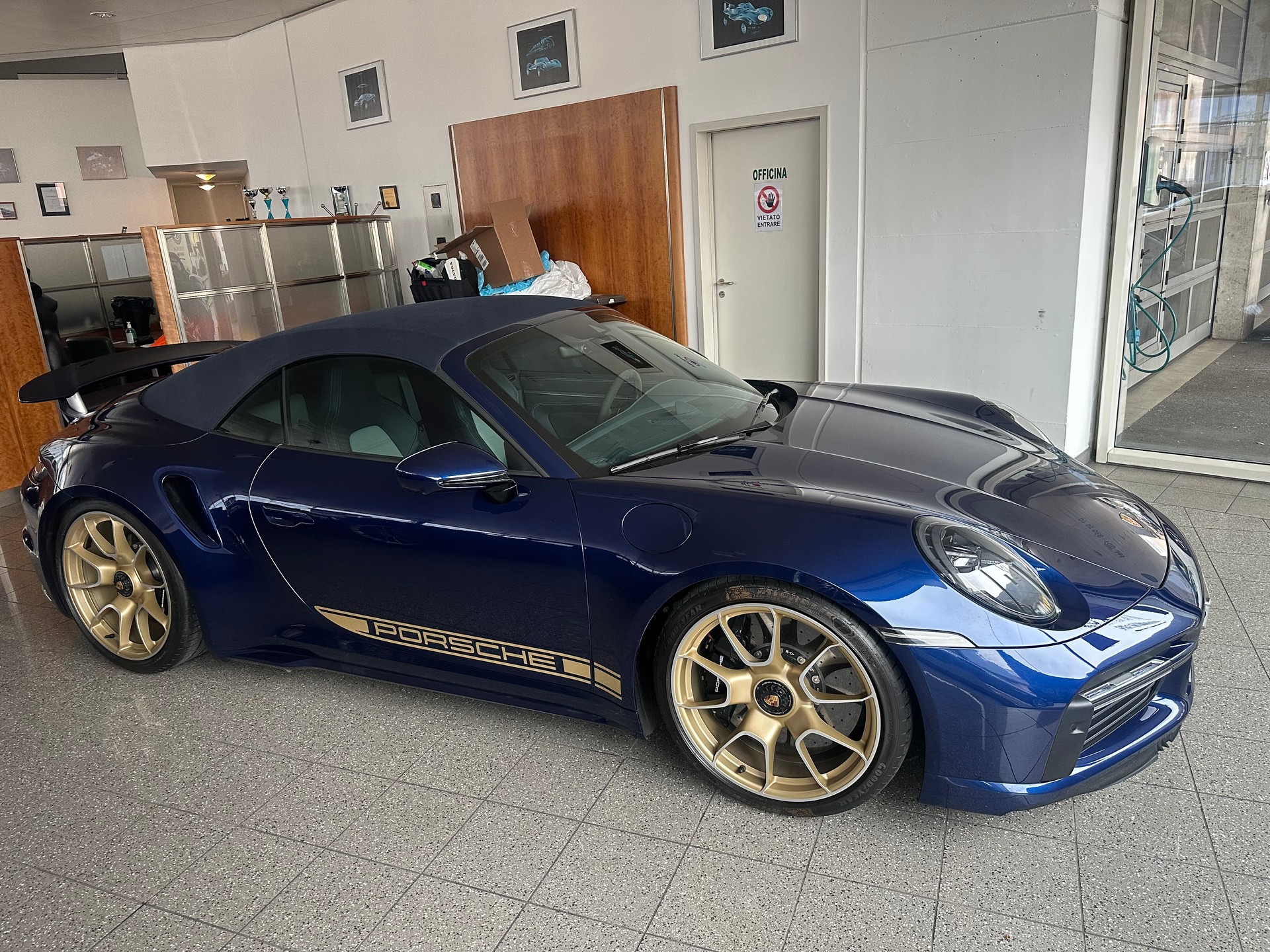 PORSCHE 911 Turbo S Cabriolet PDK-image-1