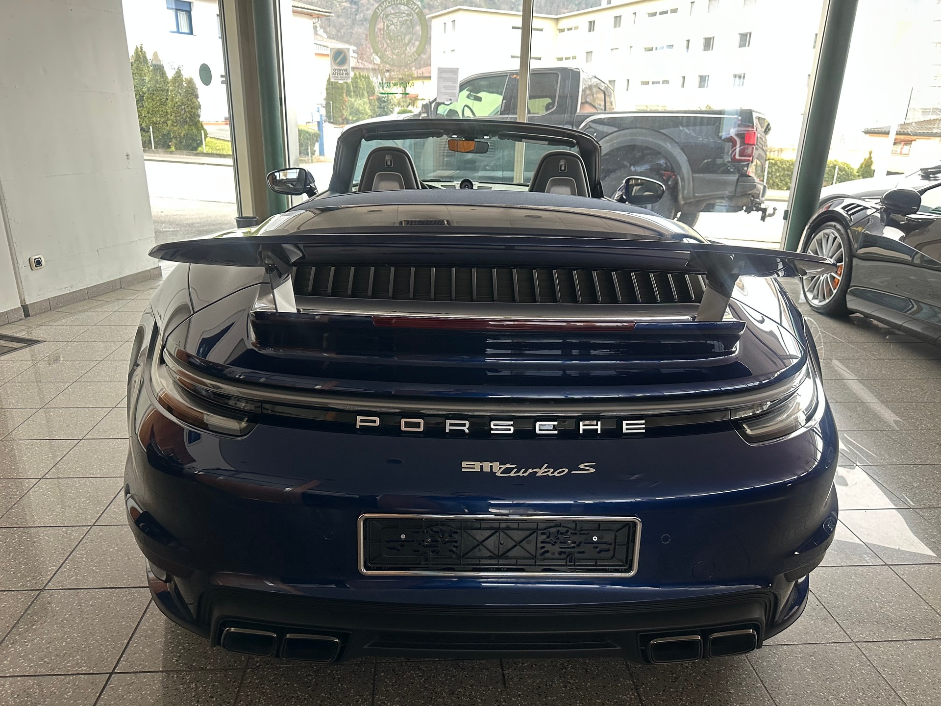 PORSCHE 911 Turbo S Cabriolet PDK-image-6