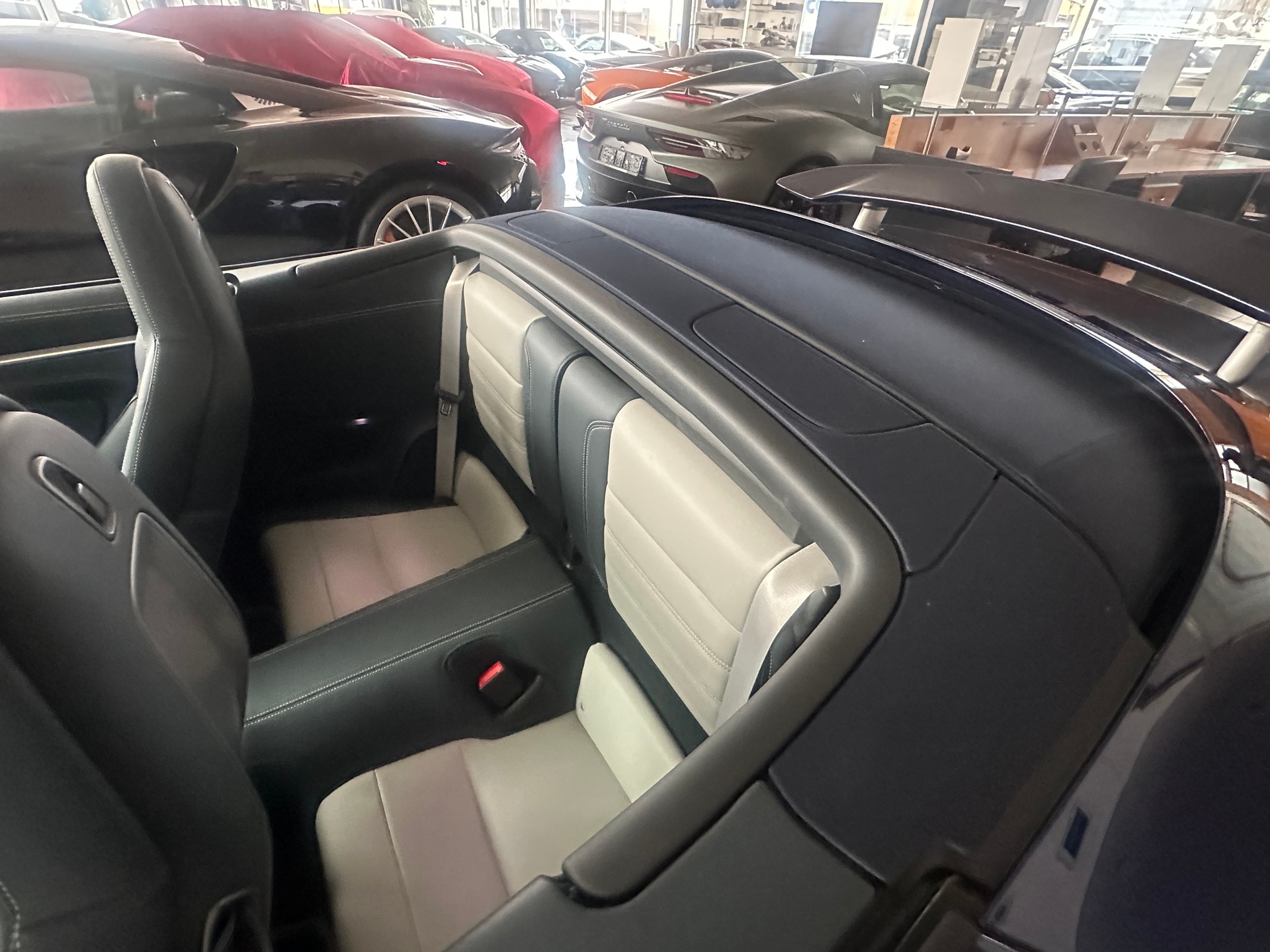 PORSCHE 911 Turbo S Cabriolet PDK-image-10