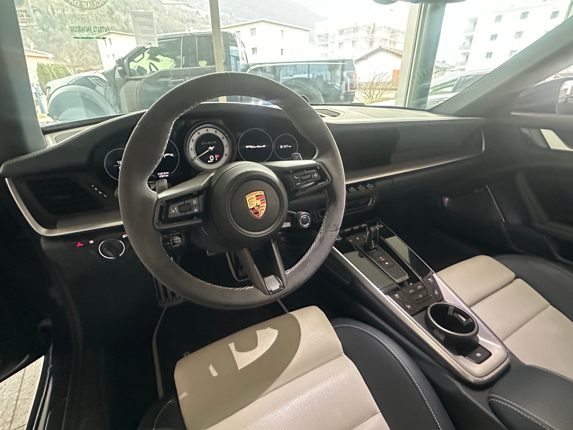 PORSCHE 911 Turbo S Cabriolet PDK-image-8